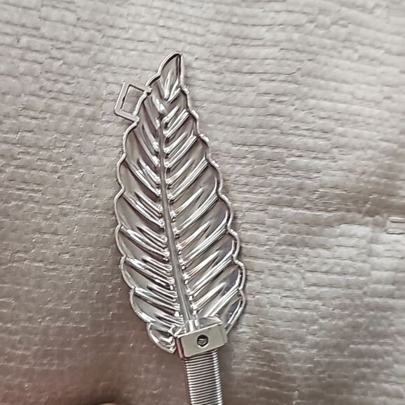 Belt Silvertone with Leaves Stretchy Metal OS - Picture 3 of 4